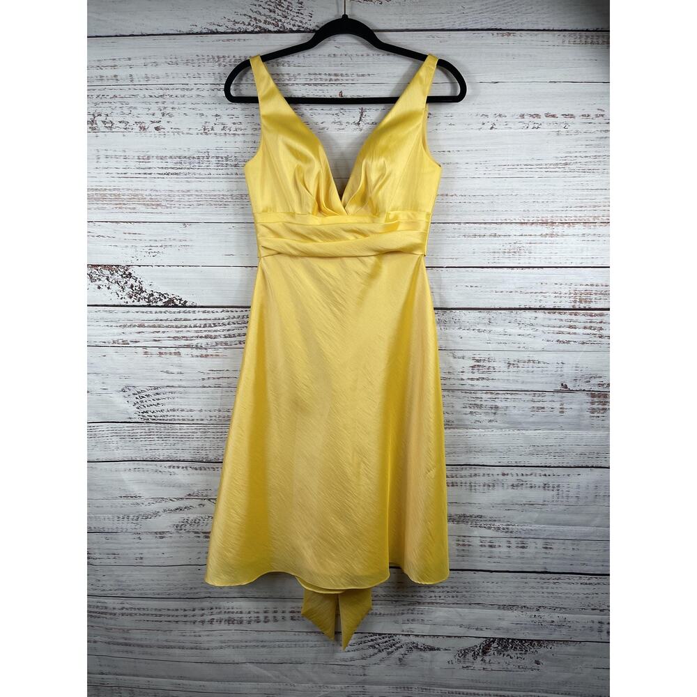 WTOO By Watters & Watters Dress Women's 4 Yellow V Neck Fit Flare Knee Length